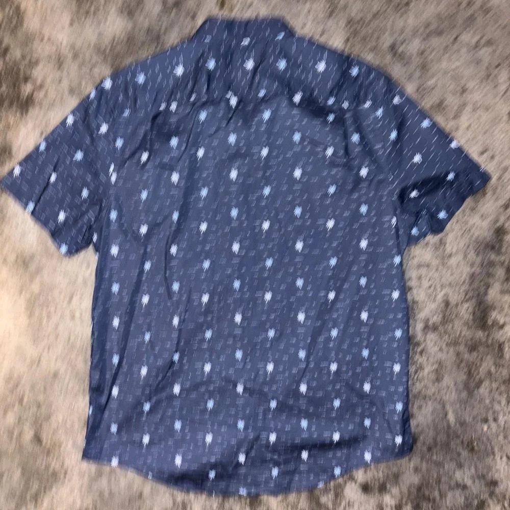Lot of 2 Penguin Munsingwear Shirt Mens L Navy Blue Stars & Palm Print Button Up - Picture 15 of 15